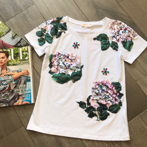 💎White shirt with floral patches and jewels 💎 - Picture 8 of 8